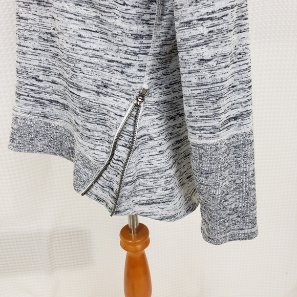 Athleta Sweatshirt Blissful Shark Bite Side Zip Sweatshirt Gray size Medium - Picture 6 of 9